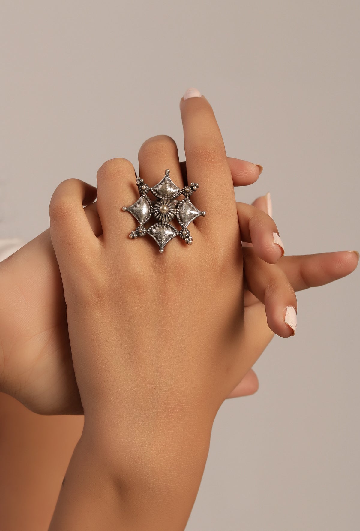 Ethereal Star Oxidized Ring