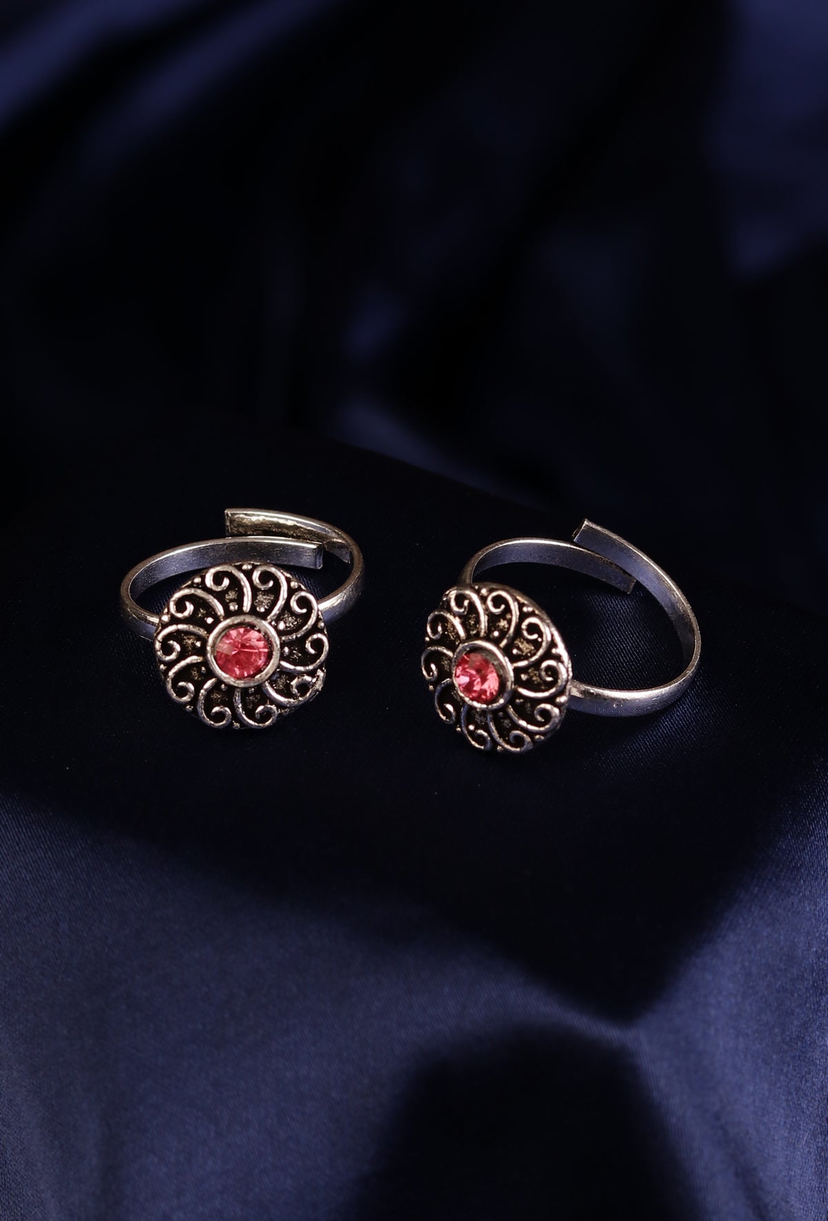 Yukti Red Stone German Silver Adjustable Toe Ring