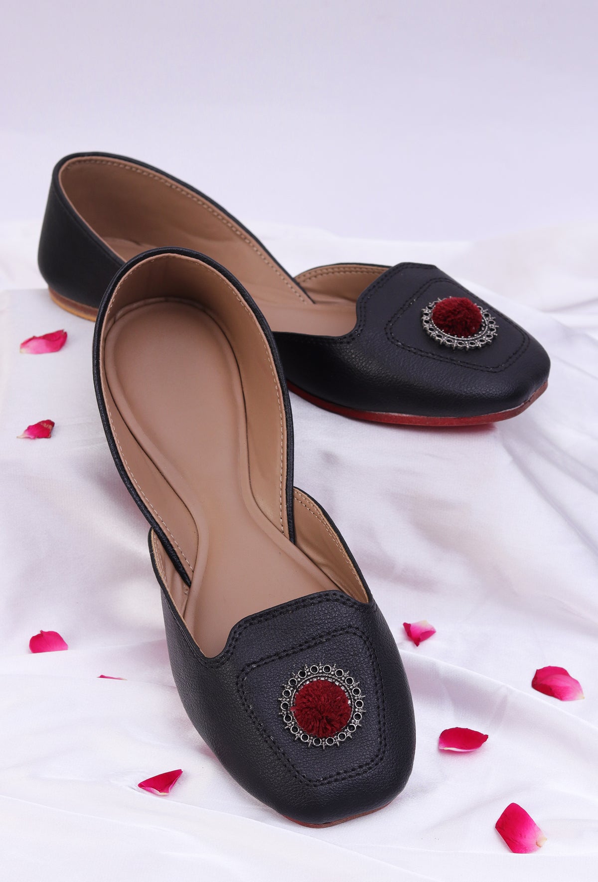 Regal Noir Jutti with Maroon Pompom