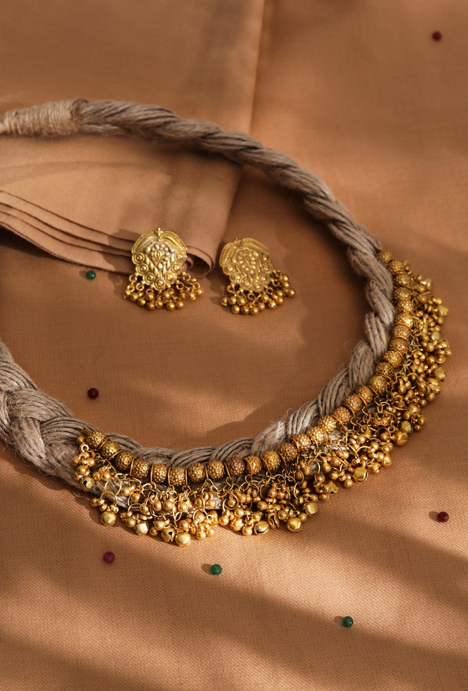 Gold Tone With Gunguru Jute Necklace Set