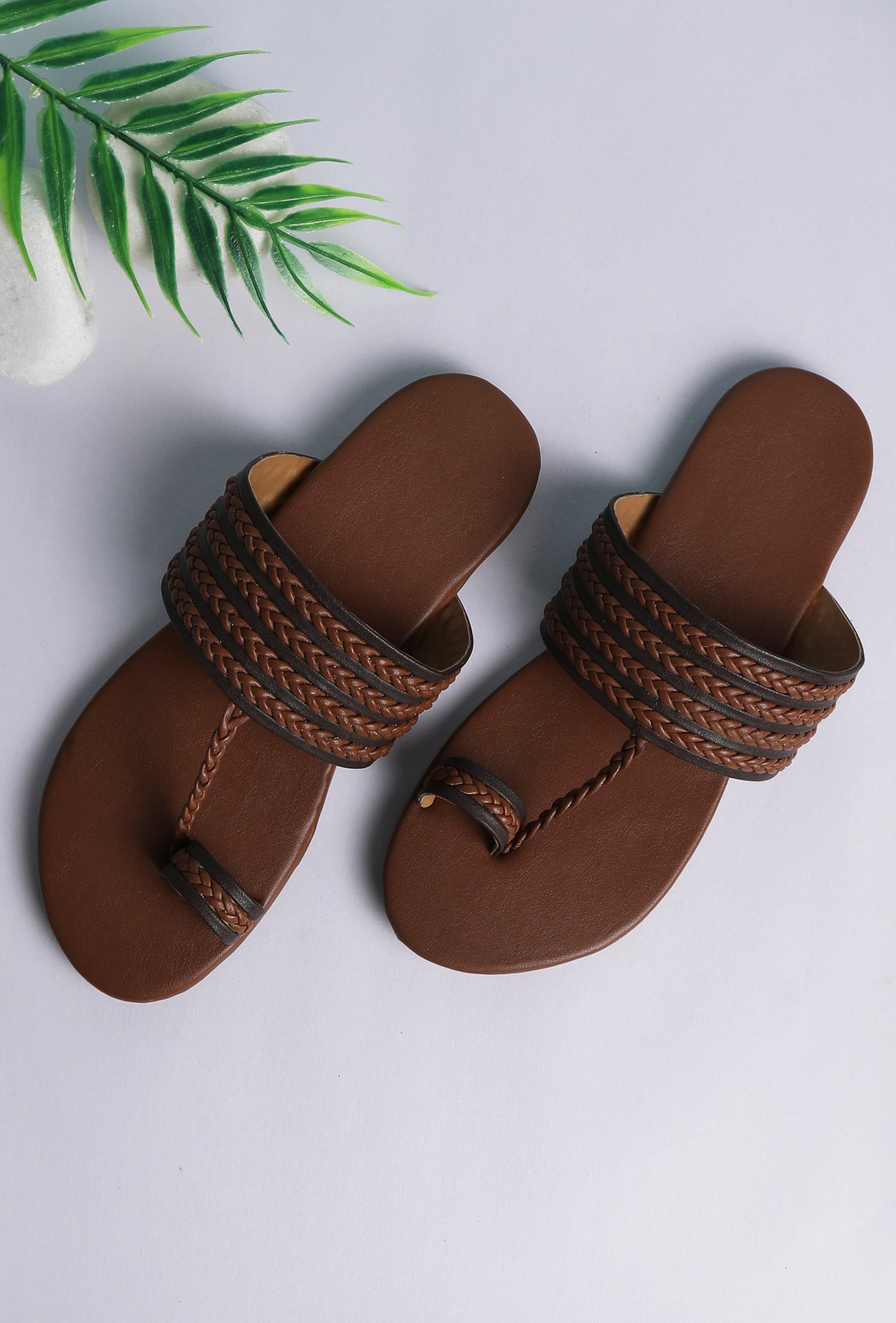 Women's shops kolhapuri chappal